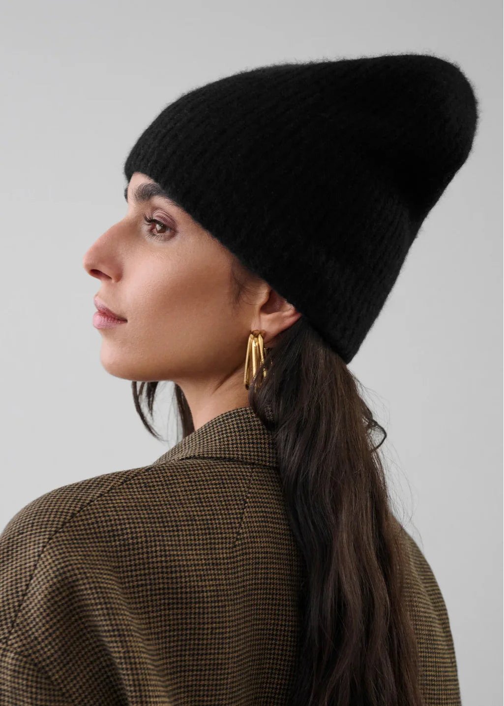 White + Warren Cashmere Plush Rib Beanie Black