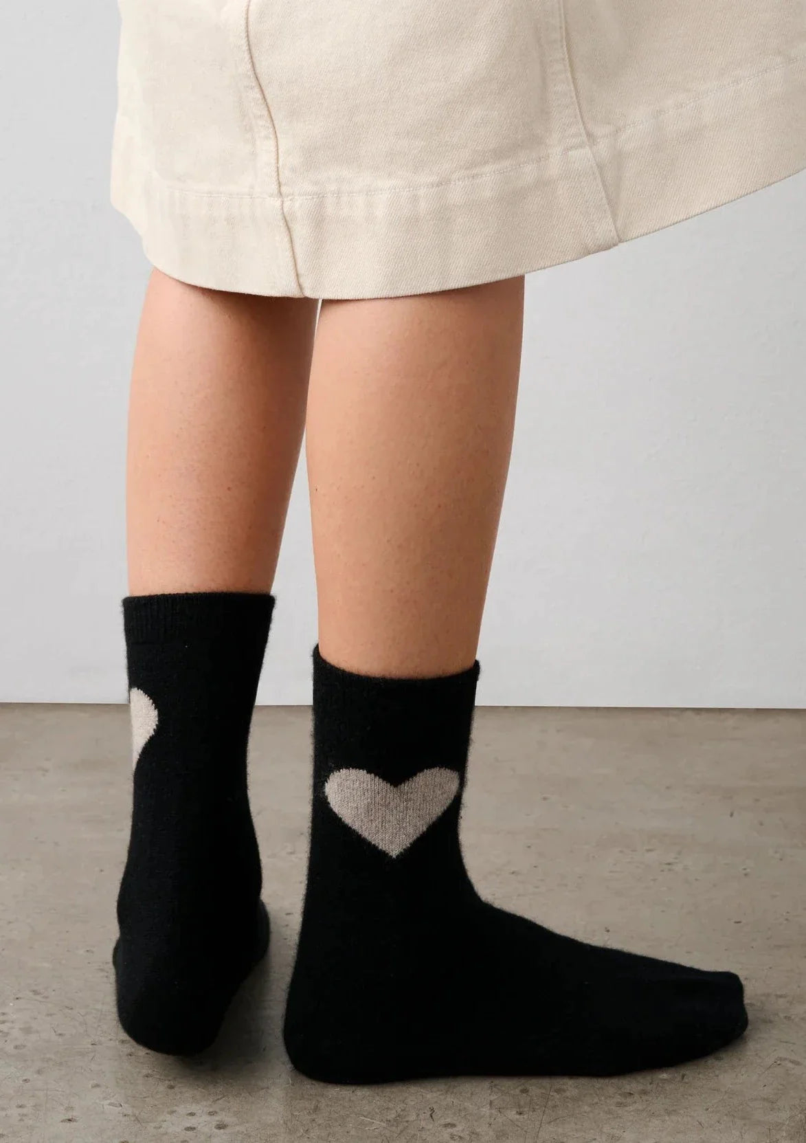 White + Warren Cashmere Heart Sock - Black/Sand
