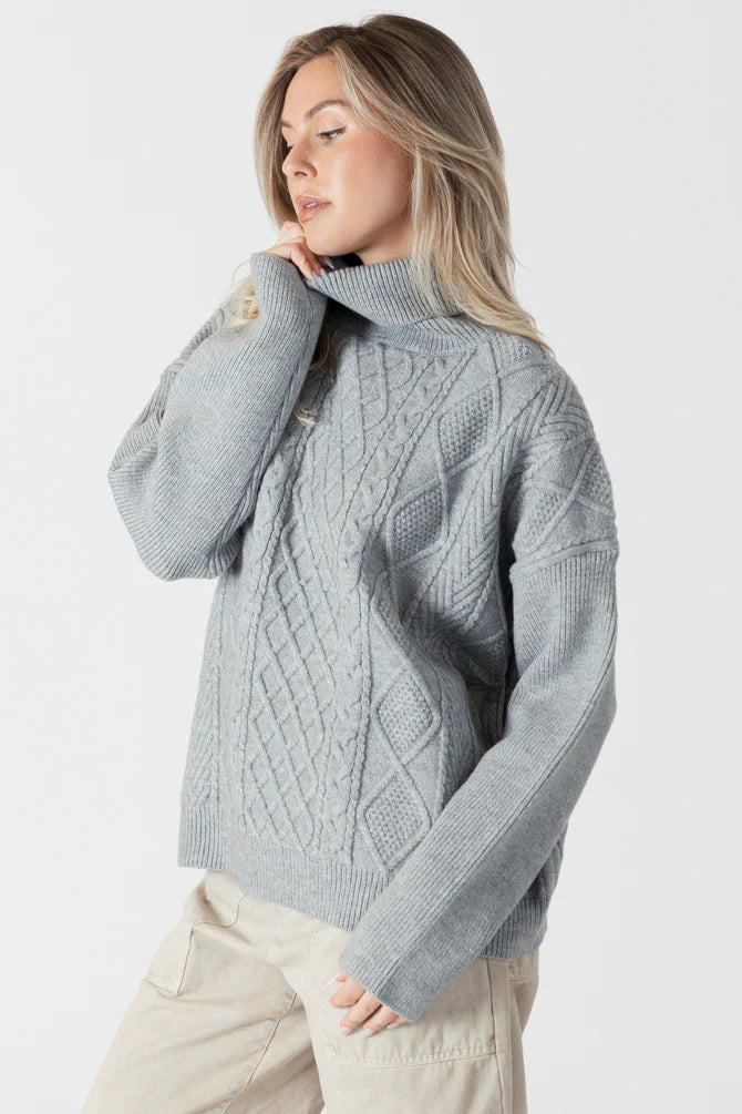 Lyla & Luxe Turtleneck w/ Cable Detail Grey