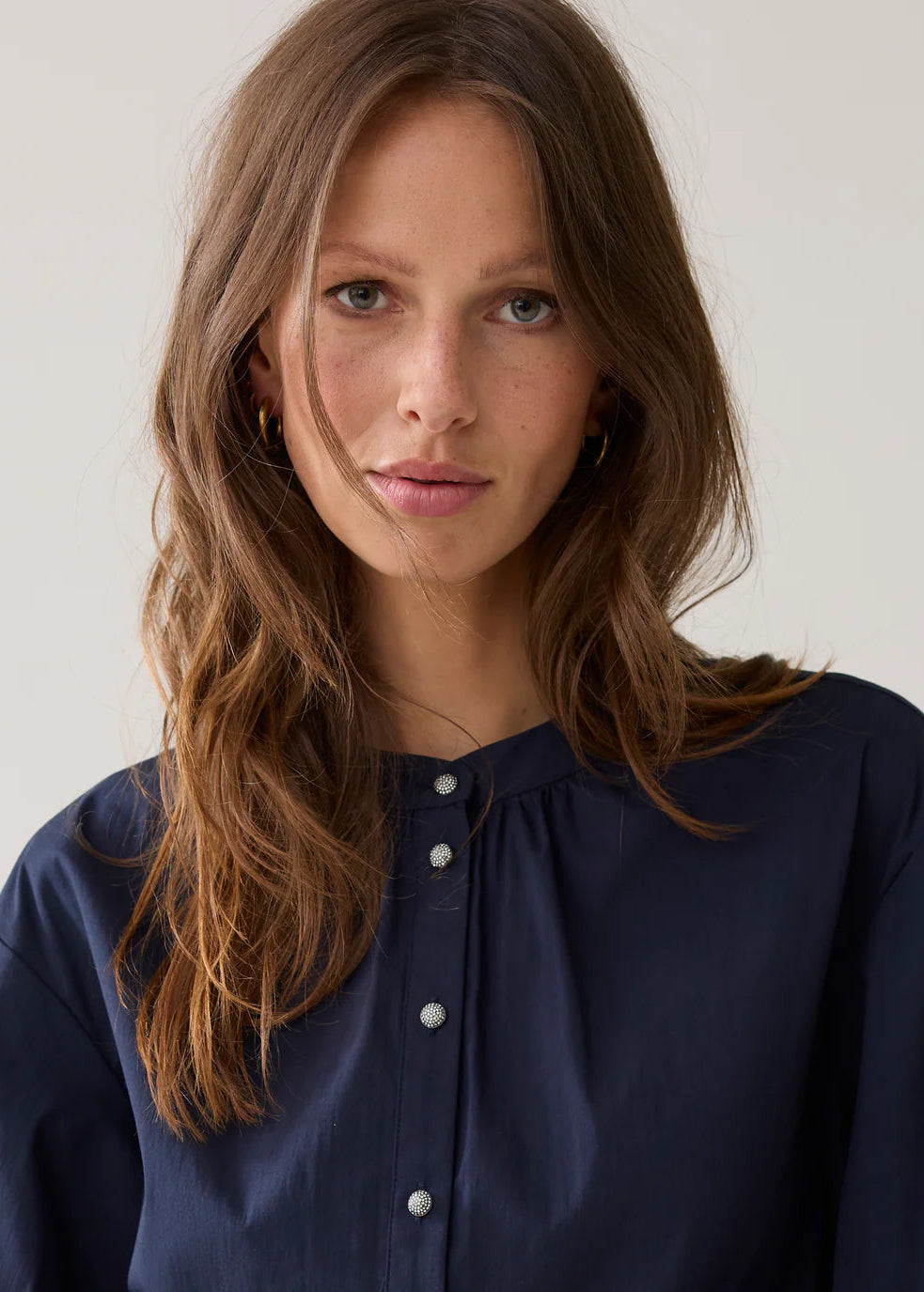 SUMMUM Blouson Sleeve Crystal Buttons Blouse Navy