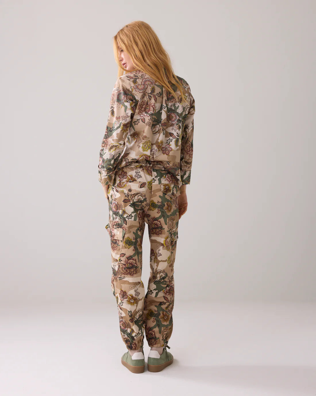 SUMMUM Trousers Camouflage Flowers Multi