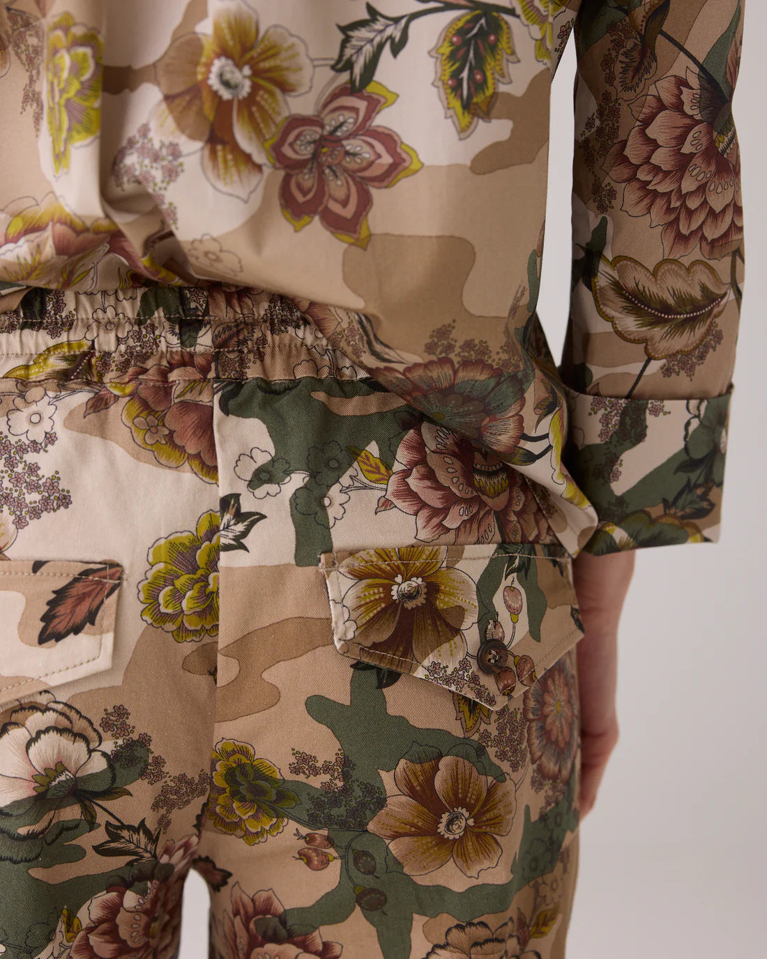 SUMMUM Trousers Camouflage Flowers Multi