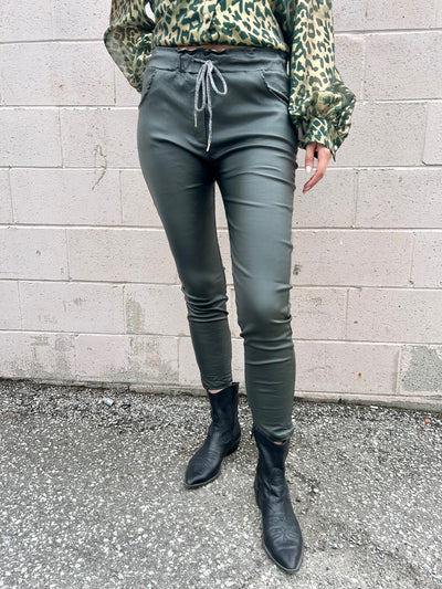 Venti Vegan Leather Jogger w Leopard Waistband Olive