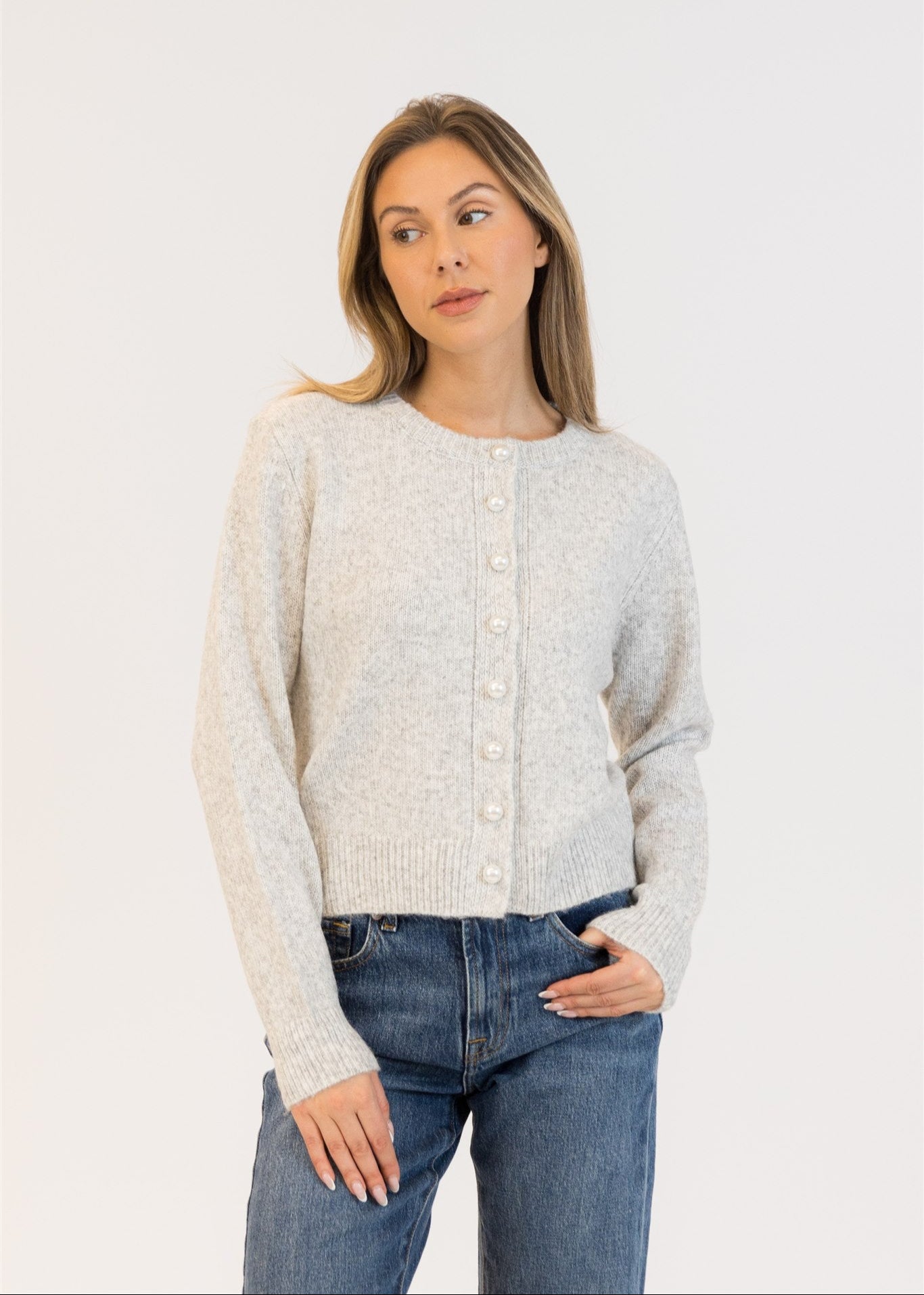 Lyla & Luxe Pearl Buttons Cardi Light Grey