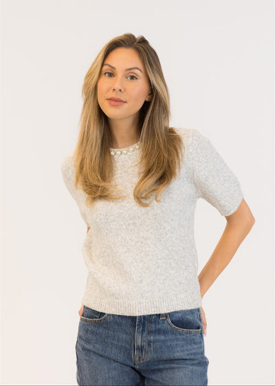 Lyla & Luxe Pearl Detail S/S Crew Neck Pull Over Sweater Light Grey