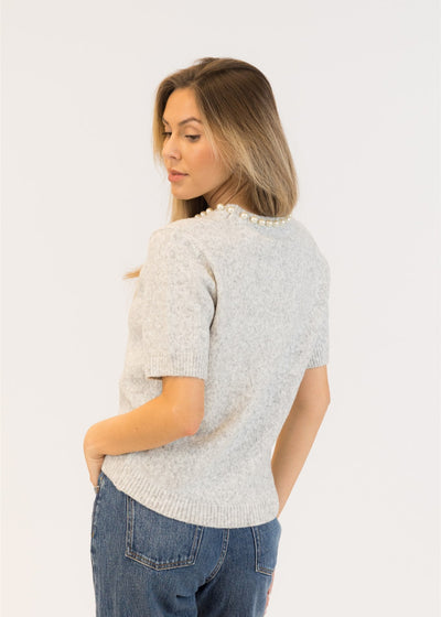 Lyla & Luxe Pearl Detail S/S Crew Neck Pull Over Sweater Light Grey