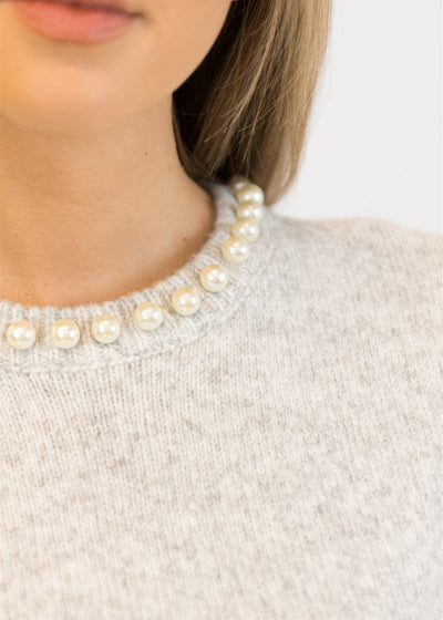 Lyla & Luxe Pearl Detail S/S Crew Neck Pull Over Sweater Light Grey