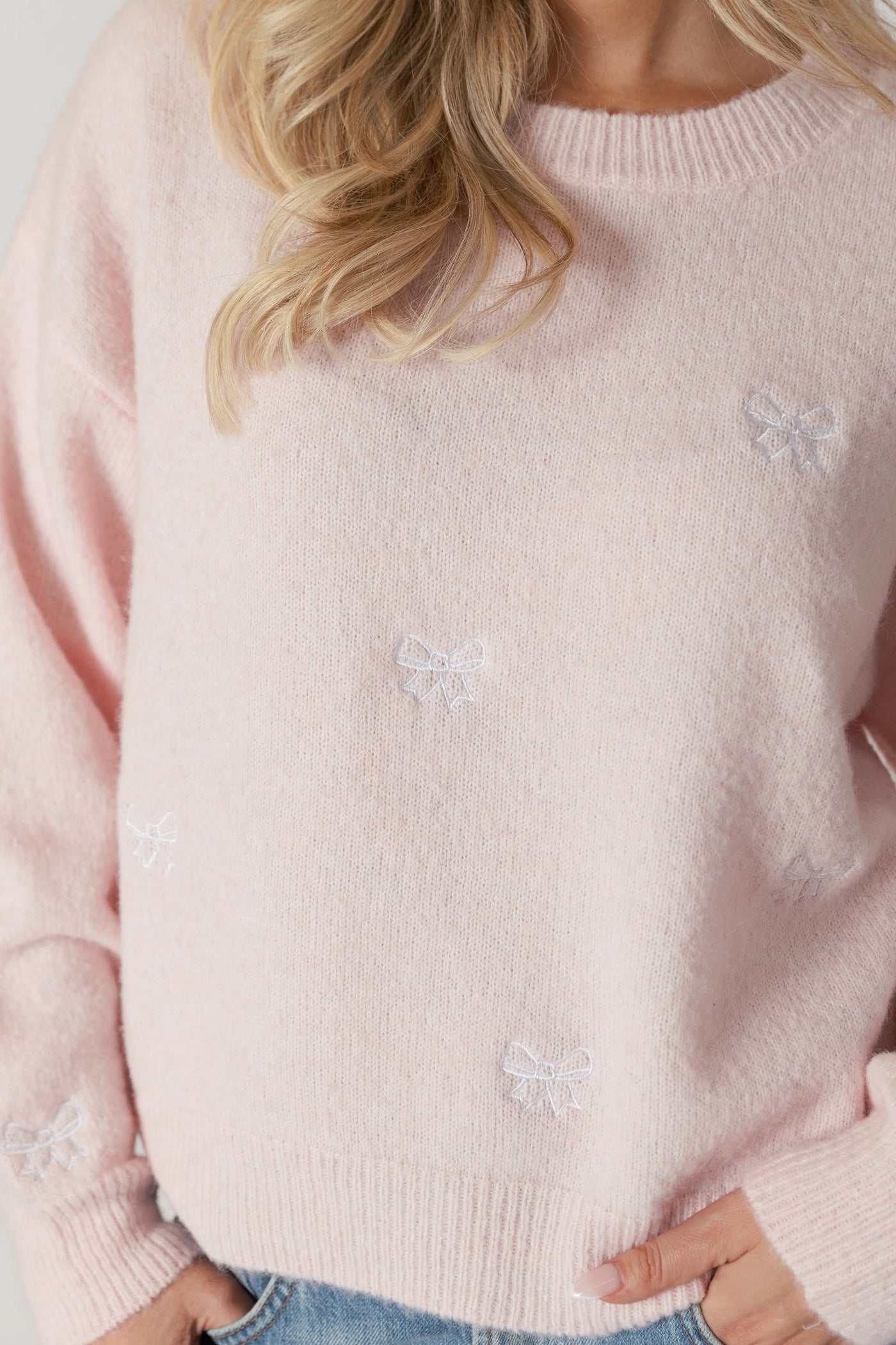 Lyla & Luxe Eco Crew Neck W/ Bows Sweater Soft Pink