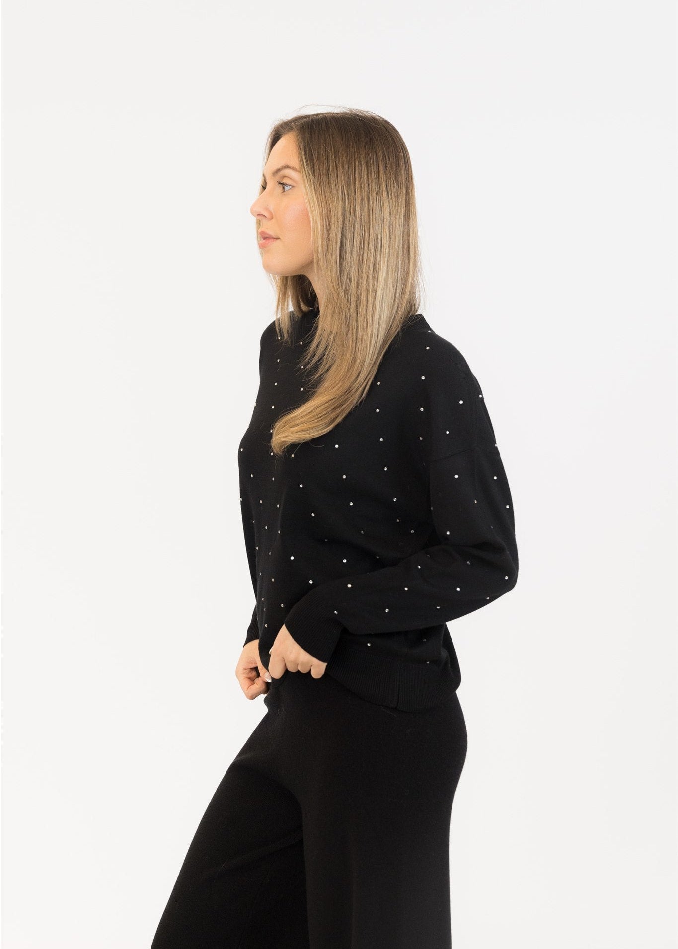 Lyla & Luxe Bianca Crew Neck Pull Over Sweater Black