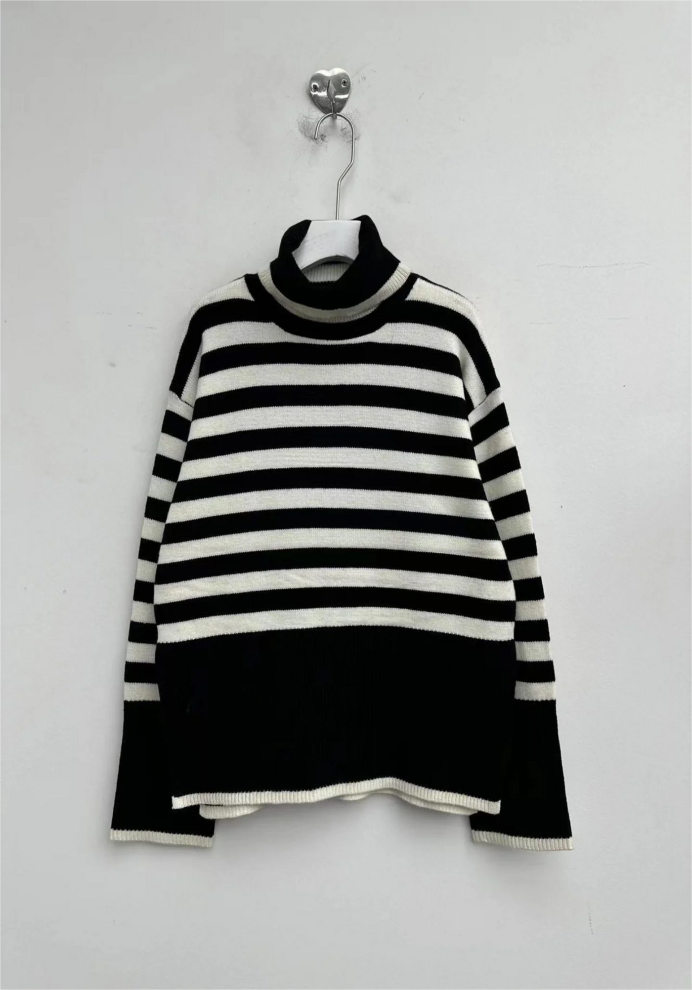 Lyla & Luxe Stripped Turtle Neck Black/White
