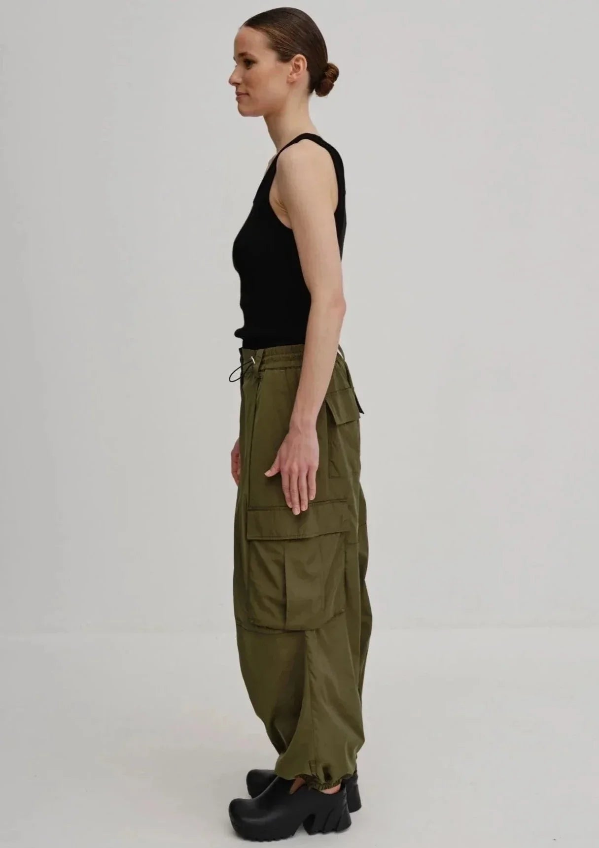 HERSKIND Edwin Parachute Cargo Pants Khaki
