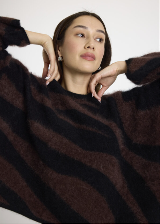 Brodie Brushed Zebra Cashmere Crewneck Sweater Black/Raven Asphalt