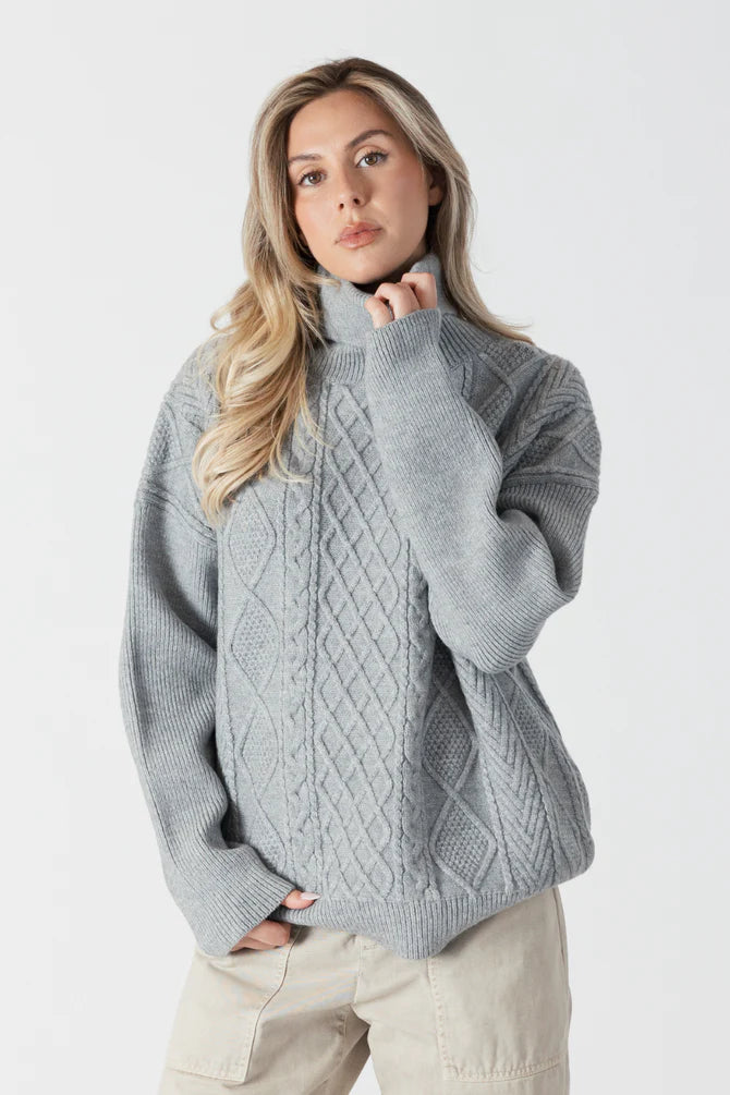 Lyla & Luxe Turtleneck w/ Cable Detail Grey