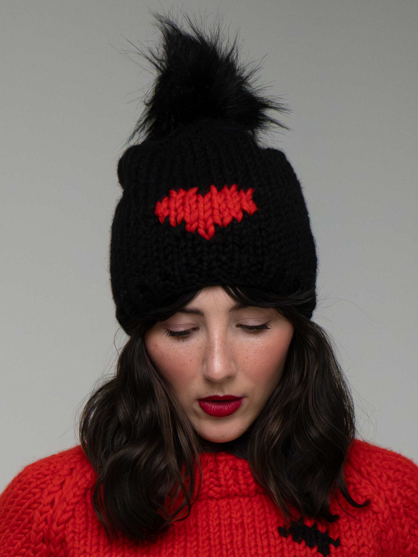 GOGO Heart Wool Hat - Black/Fiery Red