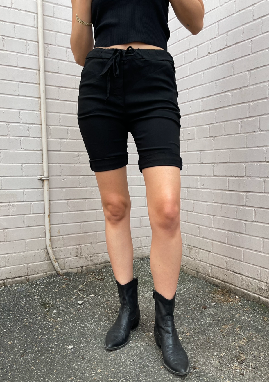 The Pink Door Pull On Shorts - Black