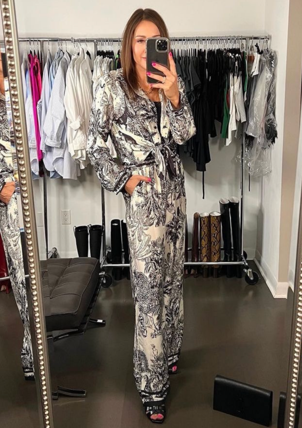 The Pink Door Silky Tropical Print Pants - Black