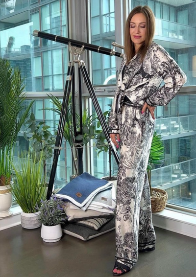 The Pink Door Silky Tropical Print Pants - Black