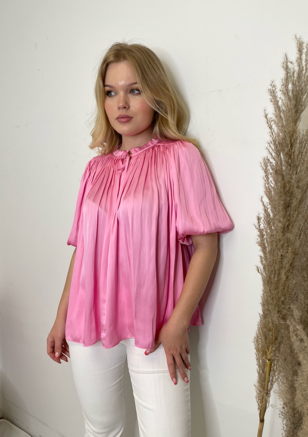 The Pink Door Balloon Sleeve Pleats Blouse - Pink