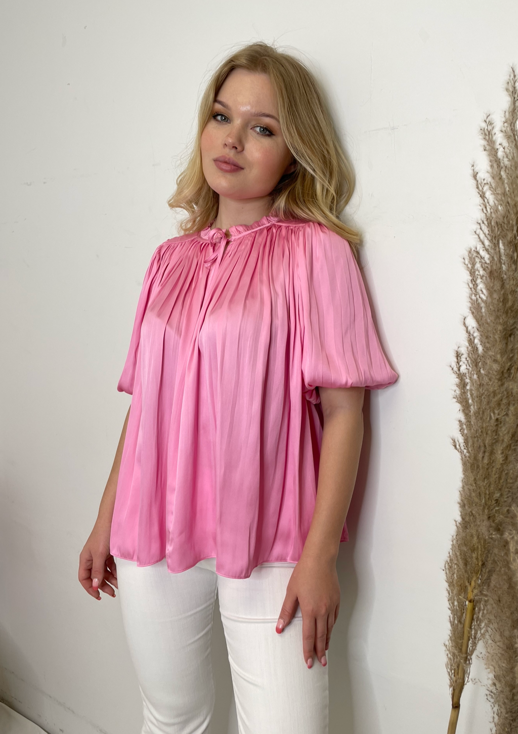 The Pink Door Balloon Sleeve Pleats Blouse - Pink