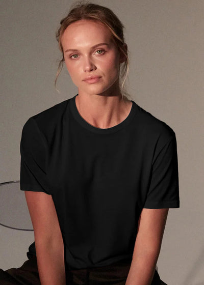 Majestic Lyocell Cotton S/S Semi Relaxed Crewneck Black