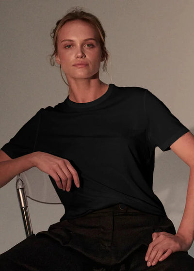 Majestic Lyocell Cotton S/S Semi Relaxed Crewneck Black