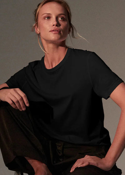 Majestic Lyocell Cotton S/S Semi Relaxed Crewneck Black