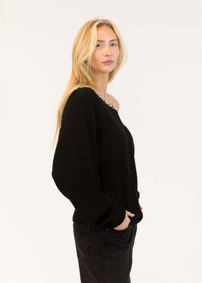Lyla & Luxe Boatneck Black