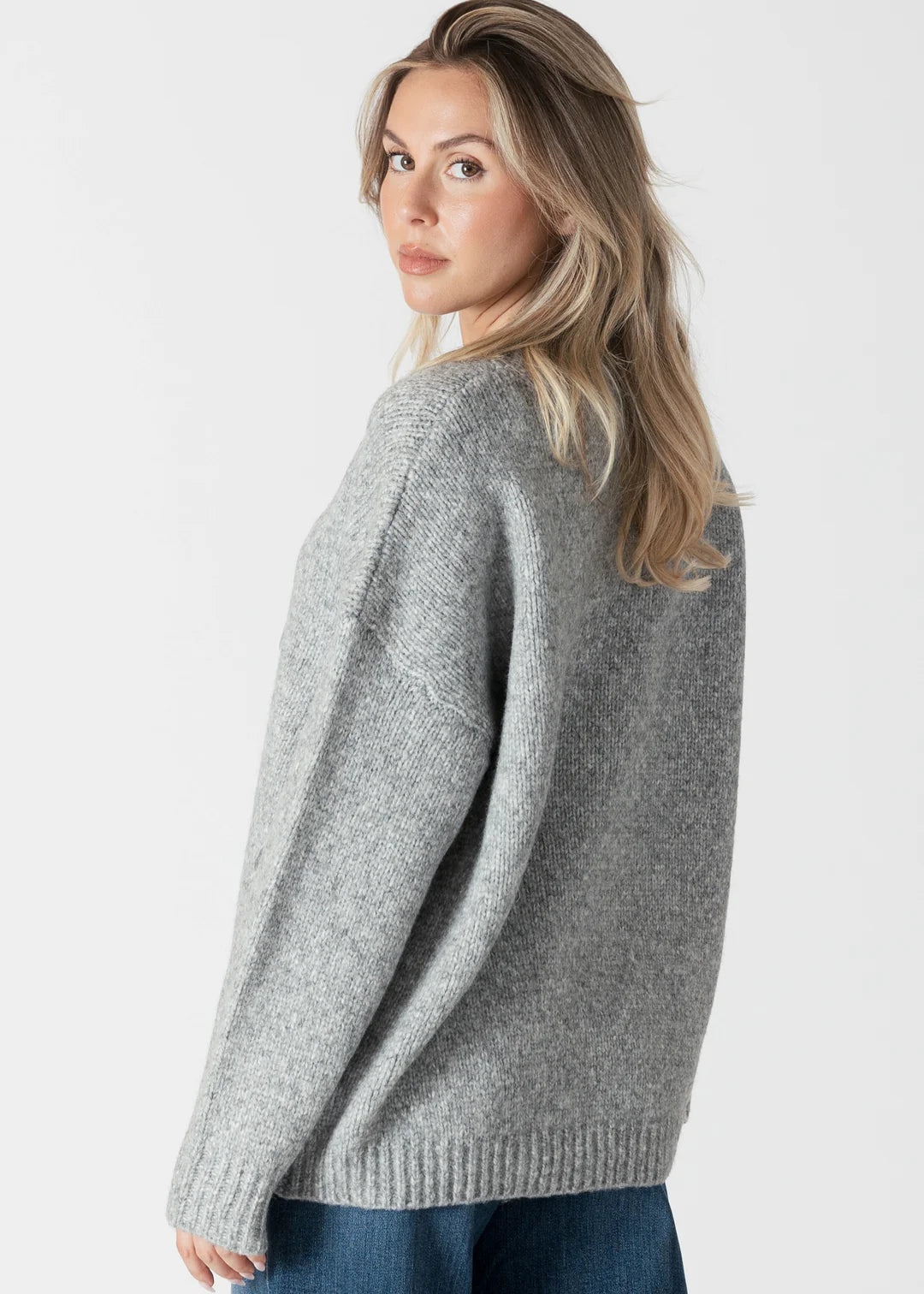 Lyla & Luxe Crewneck Sweater W/Piette Sequins Light Grey
