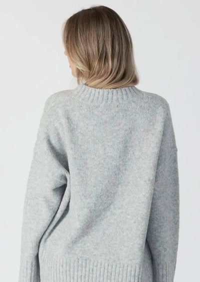 Lyla & Luxe Eco Crewneck Sweater w/Pocket Light Grey