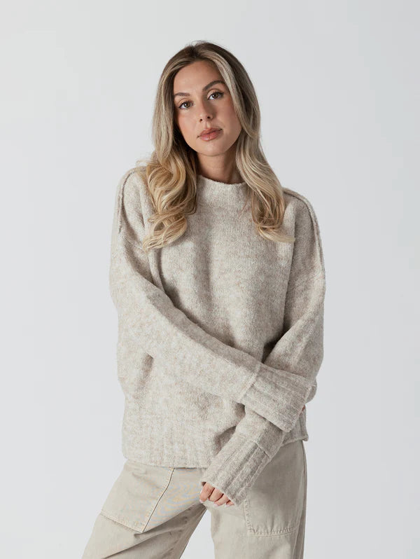 Lyla & Luxe Crewneck Sweater Oatmeal