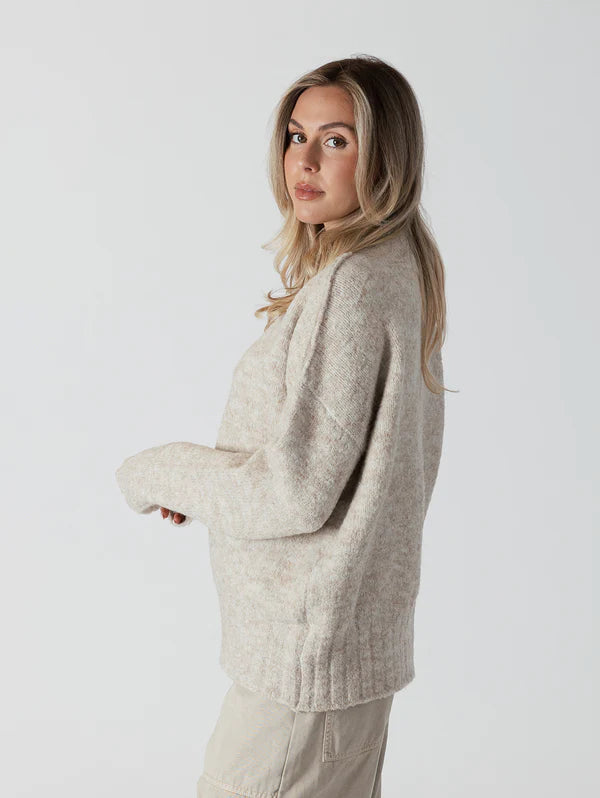 Lyla & Luxe Crewneck Sweater Oatmeal