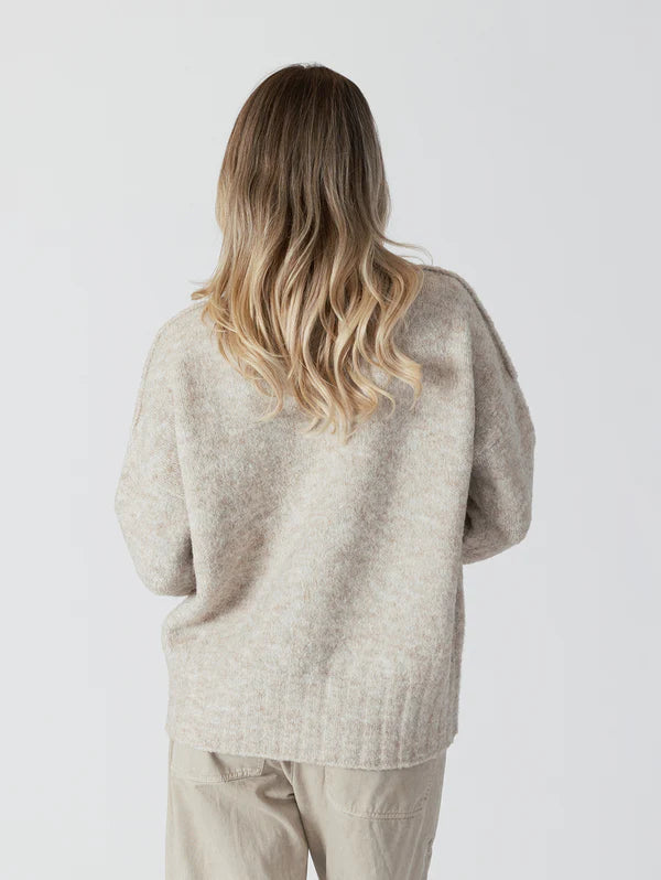 Lyla & Luxe Crewneck Sweater Oatmeal