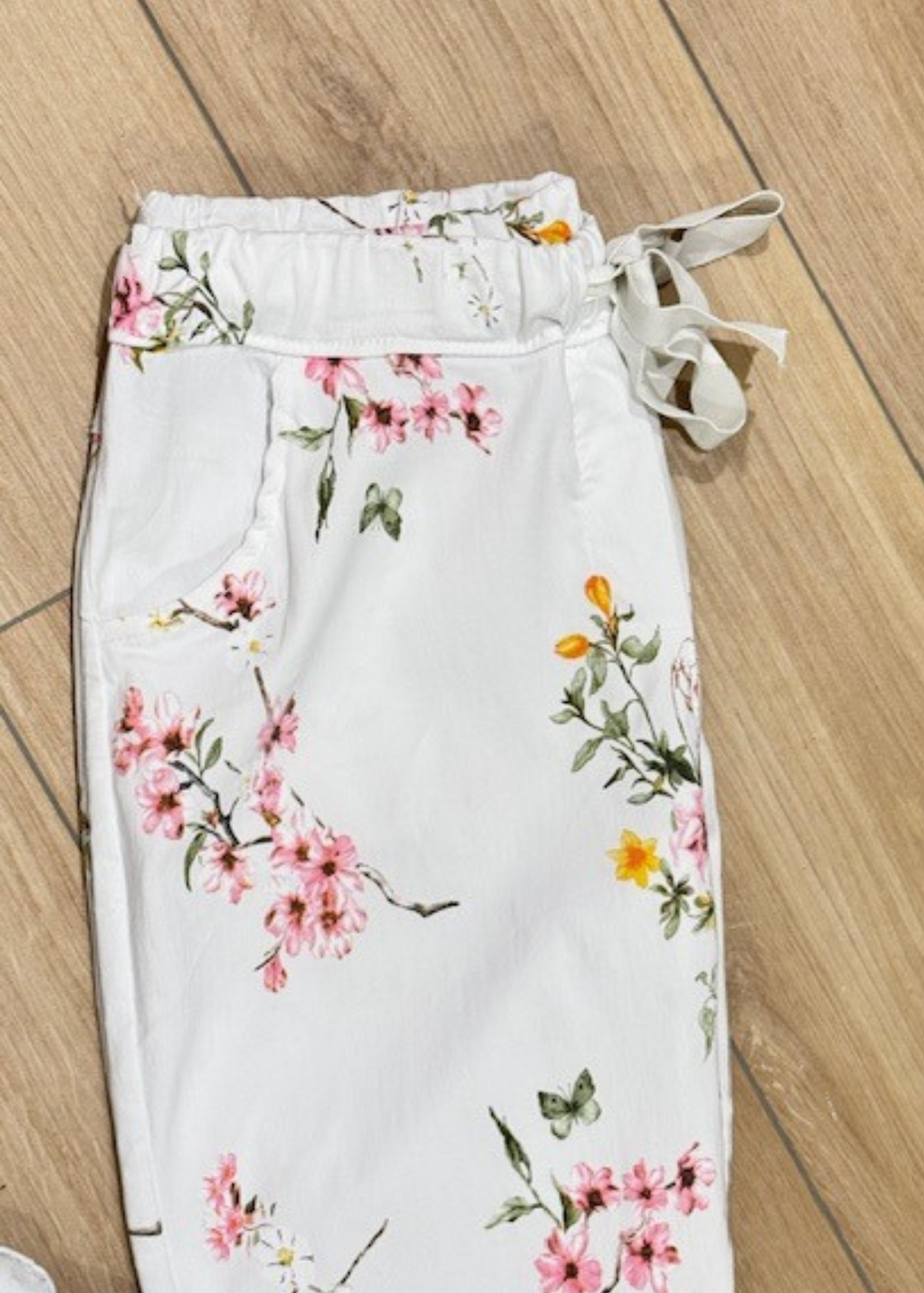 The Pink Door White Floral Print Pull-On Pants