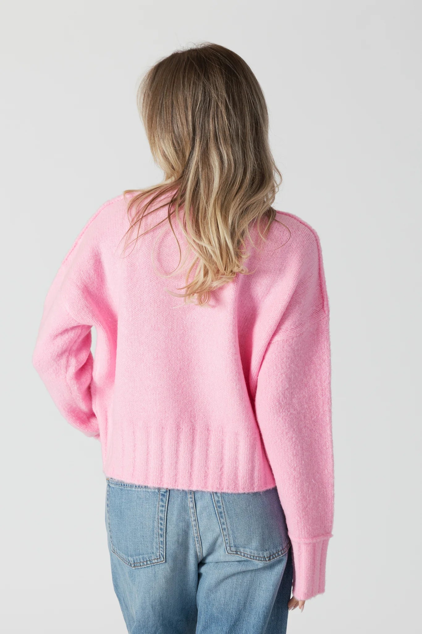 Lyla & Luxe Short Crewneck Sweater Pink