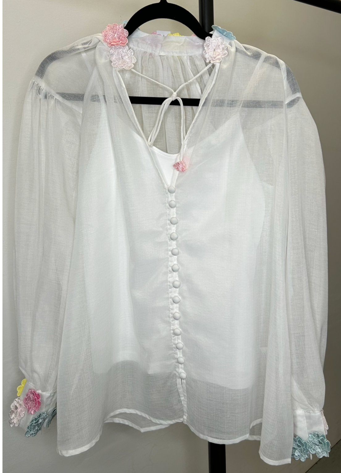 The Pink Door L/S Floral Trim Top - White