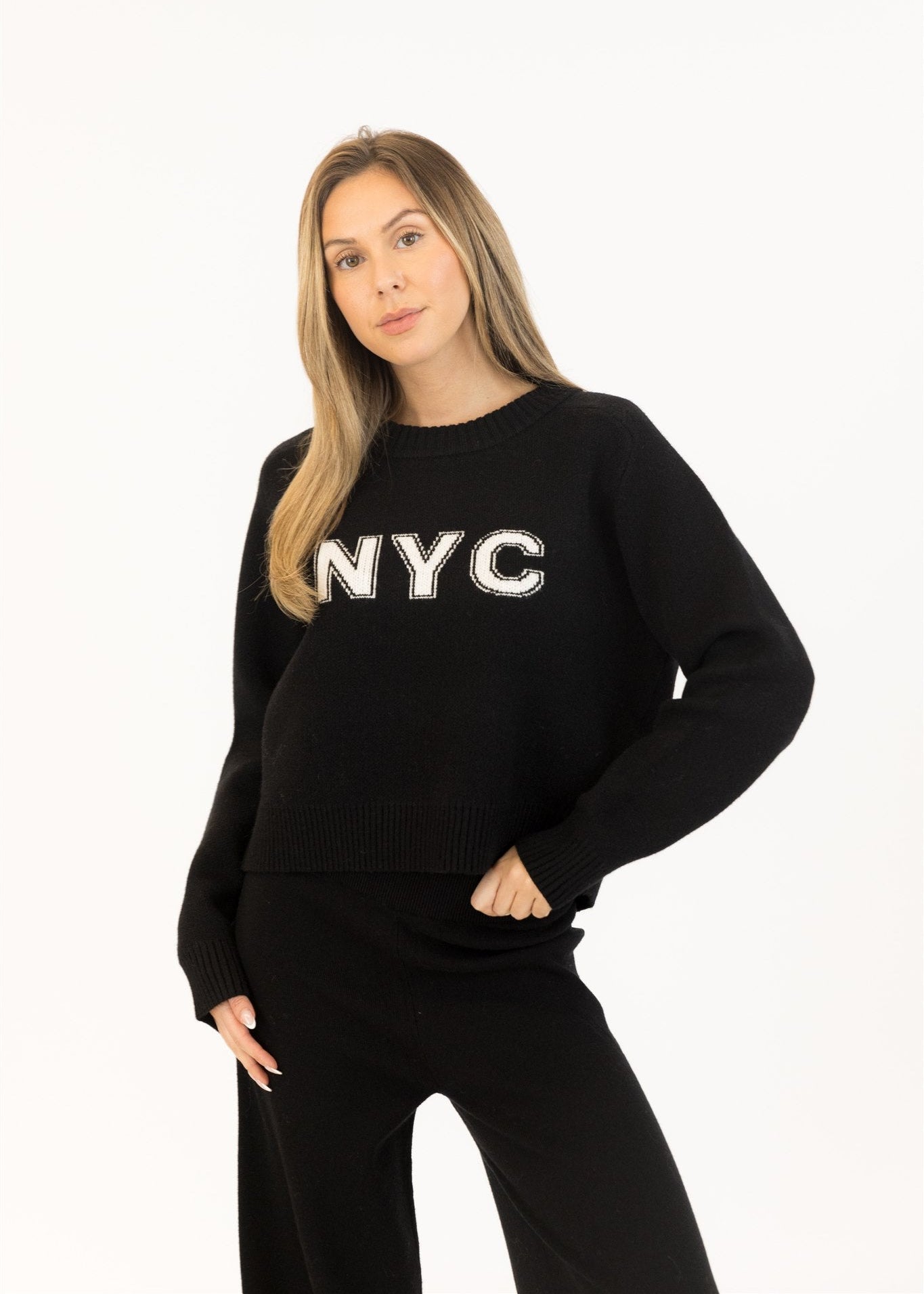 Lyla & Luxe NYC Crewneck Pullover Black Sweater