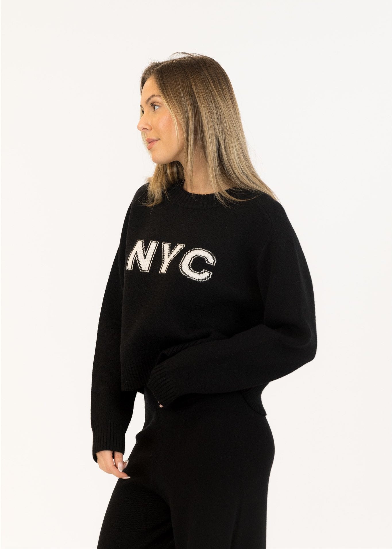 Lyla & Luxe NYC Crewneck Pullover Black Sweater