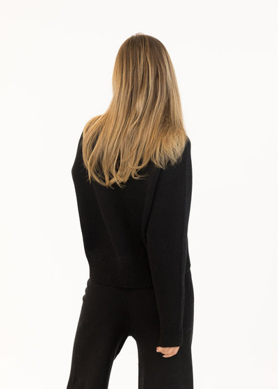 Lyla & Luxe NYC Crewneck Pullover Black Sweater