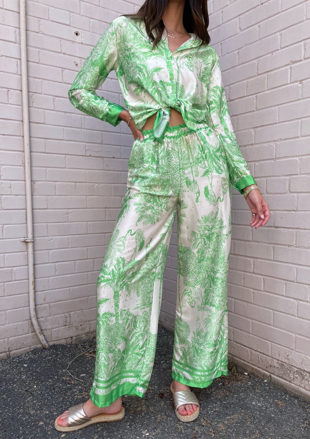 The Pink Door Silky Tropical Print Pant - Green