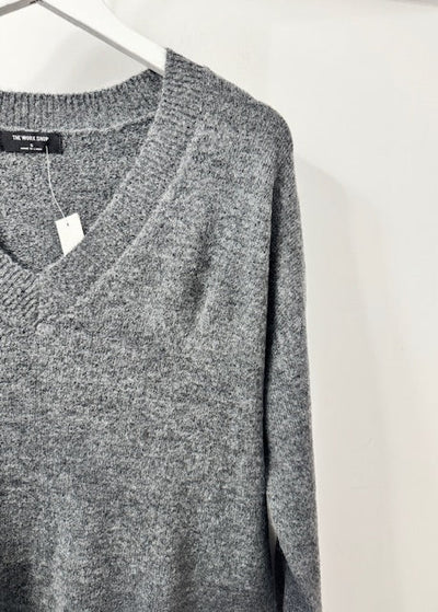 The Pink Door basic V-Neck Sweater Charcoal