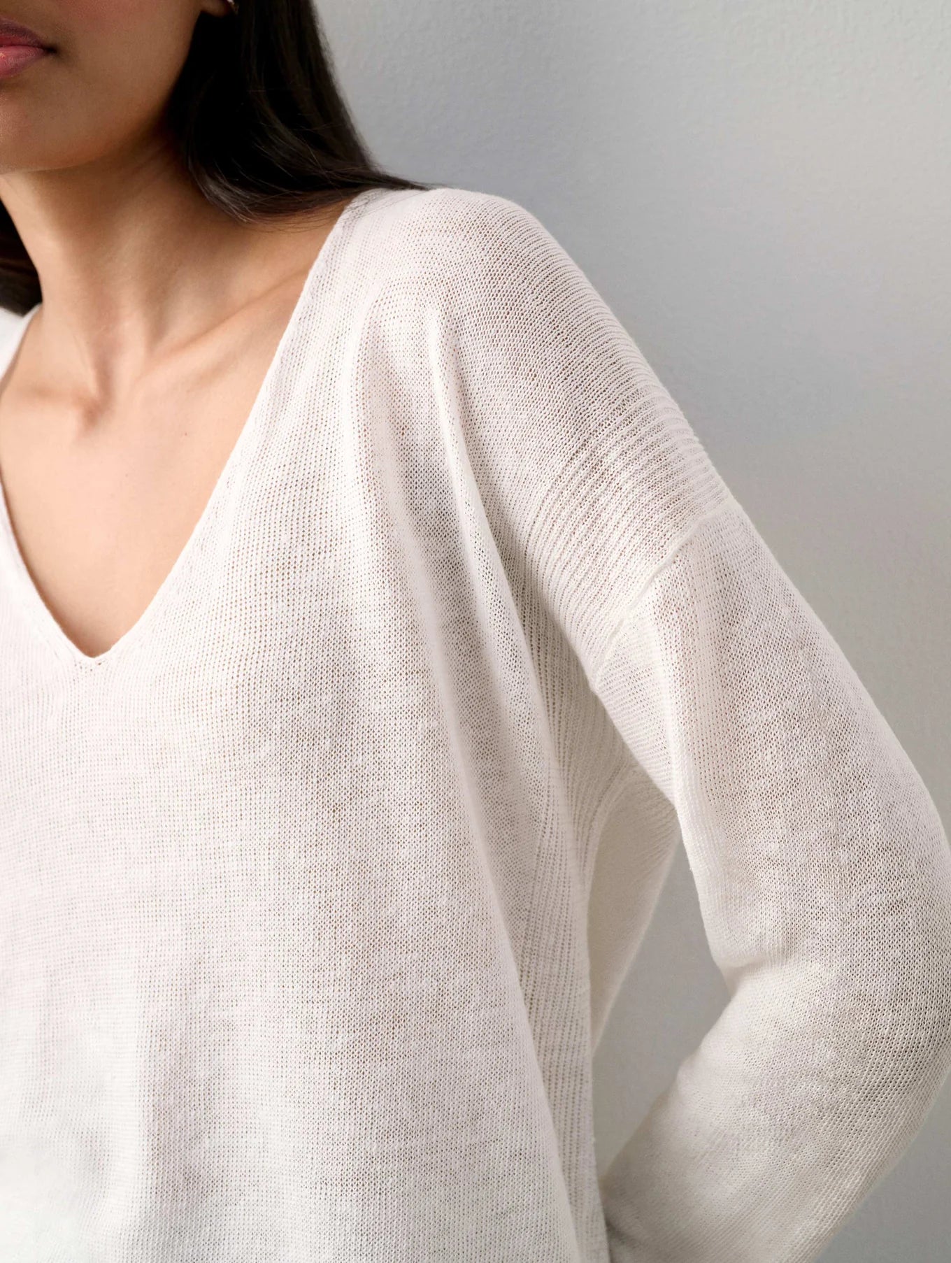 White + Warren Classic L/S Linen V Neck Top - White