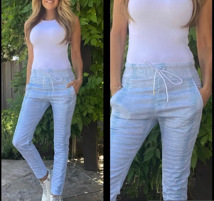 Bevy Flog Tie Front Snake Print Pant - Blue
