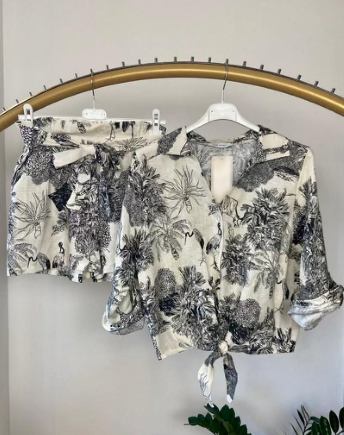 The Pink Door Toile Print Linen Shirt - Black