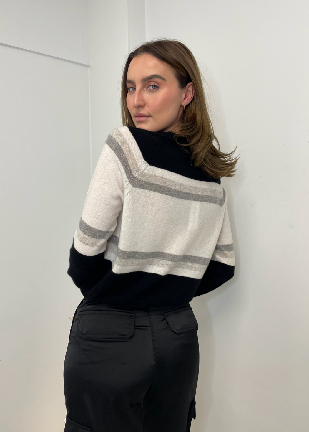 White + Warren Cashmere “Apres” Crewneck - Black