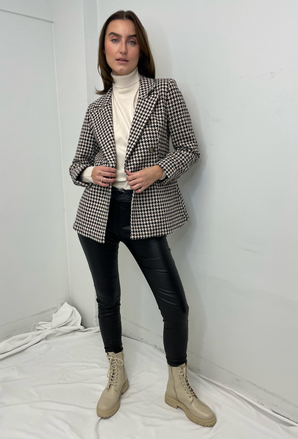 The Pink Door Brown & Black Houndstooth Blazer