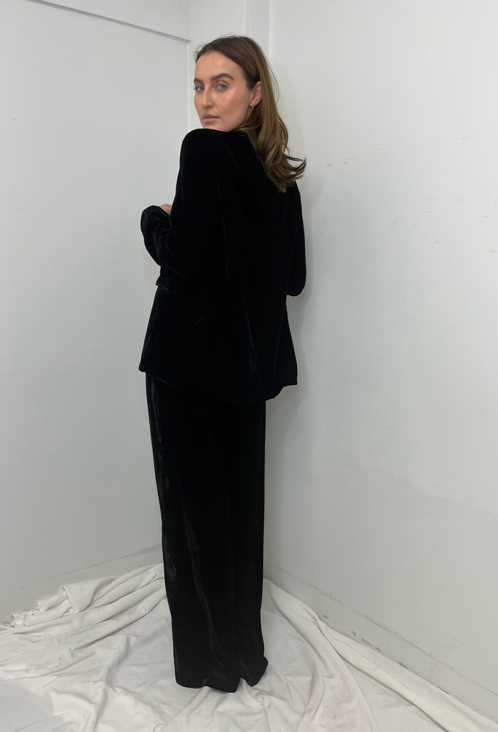 The Pink Door Crushed Velvet Pants - Black