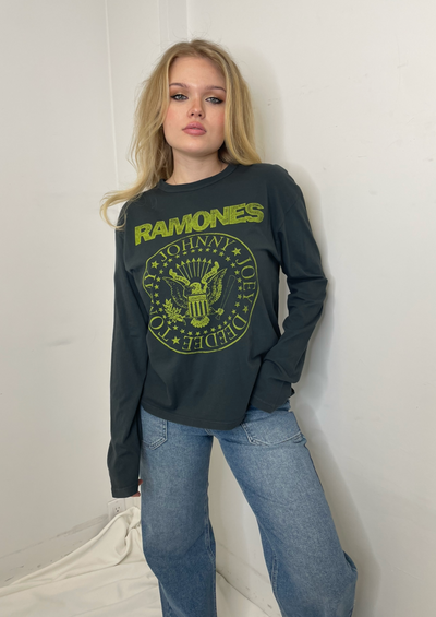 DayDreamer Ramones Crest Crew - Vintage Black