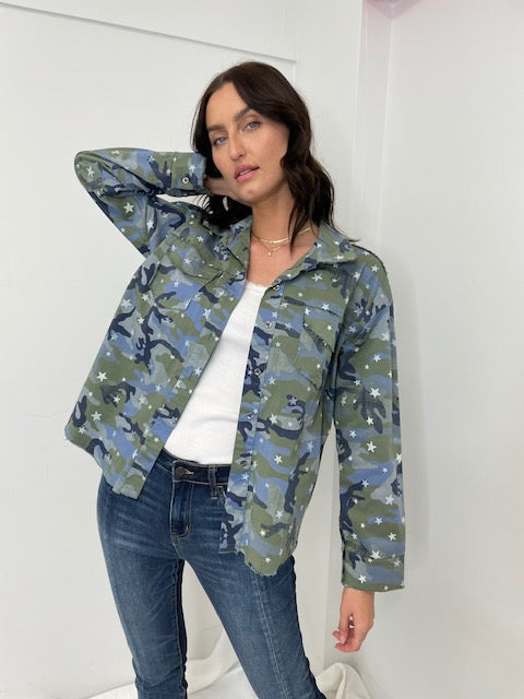 Venti Oversized Camo Shirt w Star Detail