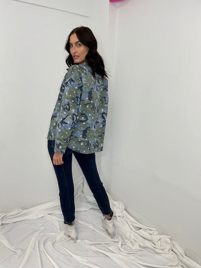Venti Oversized Camo Shirt w Star Detail