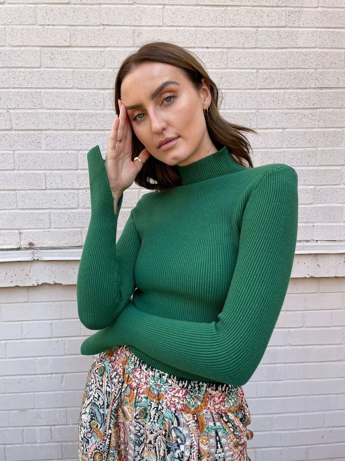 The Pink Door Basic Turtleneck w/ Wrist Slit - Green